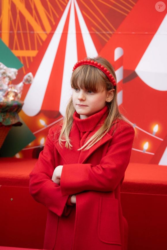 La princesse Gabriella de Monaco, comtesse de Carladès - La famille princière de Monaco offre les traditionnels cadeaux de Noël aux enfants monégasques dans la Cour du Palais Princier, le 18 décembre 2024. 
© Olivier Huitel / Pool Monaco / Bestimage