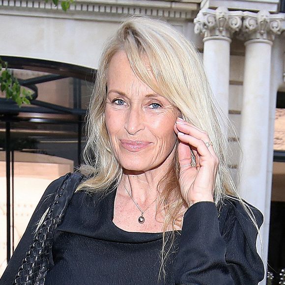 À la veille de ses 60 ans, la star évoque son quotidien paisible dans le sud de la France.

Estelle Lefebure - Cocktail à l'occasion des 2 ans de la boutique du Joaillier Heurgon à Paris © Jonathan Rebboah/Panoramic/Bestimage