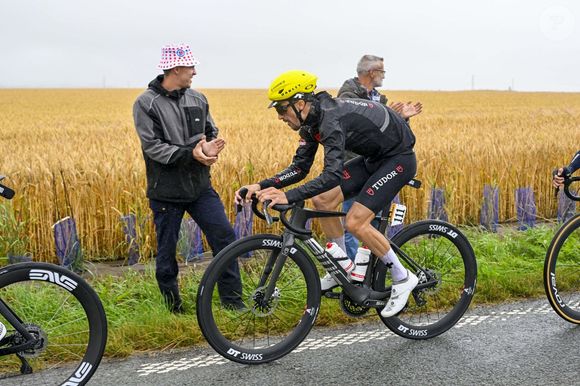 BOULOGNE-SUR-MER, FRANCE - 6 juillet 2025: Alaphilippe Julian (FRA) de l'équipe Tudor Pro Cycling Team en action lors de l'étape 2 de la 112ème édition du Tour de France, une étape de course cycliste sur route UCI World Tour 2.UWT pour Hommes Elite de 212 km avec départ à Lauwin-Planque et arrivée à Boulogne-sur-Mer le 6 juillet 2025 à Boulogne-sur-Mer, France, 06/07/2025 ( Motordriver Kenny Verfaillie -