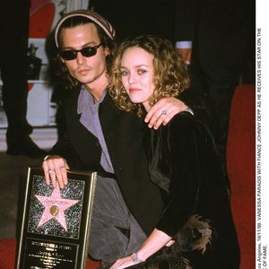 Vanessa Paradis et Johnny Depp sur le walk of fame à Los Angeles © Avalon ABACA. 15492-2. Los Angeles, 16/11/99.