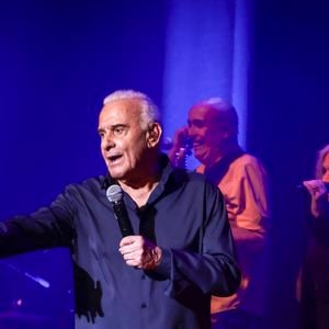 Il s'est d'ailleurs au théâtre Bobino jusqu'à ce lundi 3 février
Exclusif - Michel Fugain et sa femme Sanda, en concert à Bobino, Paris, le 27 janvier 2025. © Jack Tribeca / Bestimage