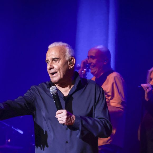 Il s'est d'ailleurs au théâtre Bobino jusqu'à ce lundi 3 février
Exclusif - Michel Fugain et sa femme Sanda, en concert à Bobino, Paris, le 27 janvier 2025. © Jack Tribeca / Bestimage