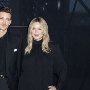 Niels Schneider et sa compagne Virginie Efira - Photocall du défilé Saint Laurent Womenswear Printemps/été 2024 dans le cadre de la Fashion week de Paris le 26 septembre 2023 à Paris. © Olivier Borde/Bestimage