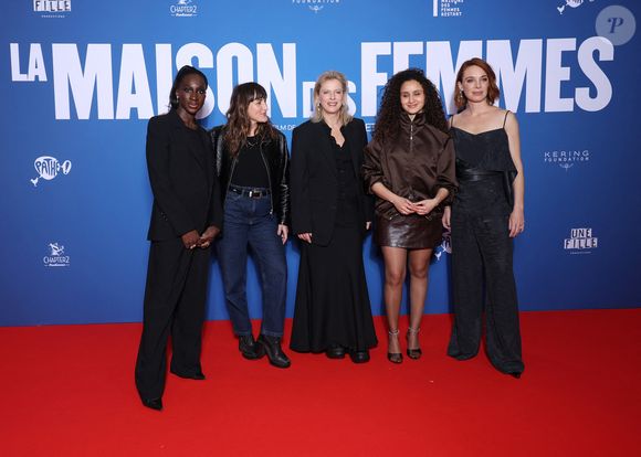 Le Cast du Film, Eye Haidara, Juliette Armanet, Karin Viard, Oulaya Amamra et Laetitia Dosch lors de la première du film 'La maison des femmes' au cinéma Pathé Palace le 19 Février 2026 à Paris. © Denis Guignebourg / BestImage