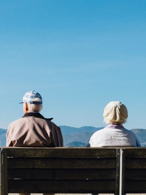 Des études montrent que les personnes nées dans les années 1950 et 1960 ont travaillé tôt par nécessité, bien plus que par choix