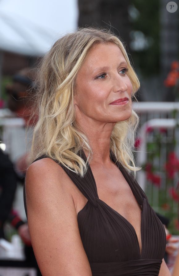 Alexandra Lamy - Montée des marches du film « Le deuxième acte » pour la cérémonie d’ouverture du 77ème Festival International du Film de Cannes, au Palais des Festivals à Cannes. Le 14 mai 2024

Agence / Bestimage
