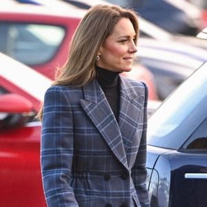 Le couple a mis en avant les traditions écossaises lors de plusieurs déplacements symboliques.
Le prince William, prince de Galles, et Catherine (Kate) Middleton, princesse de Galles, arrivent pour visiter l'Académie nationale de curling à Stirling, Royaume Uni, le 20 janvier 2026. Cover Images via ZUMA Press / Bestimage/Bestimage