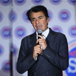 "J'ai grandi avec les disques, et maintenant vous aussi. Chaque semaine, on fouille dans l'immense collection de vinyles de mon père. Il y en a pour tous les goûts", légende-t-il sous sa publication.
Exclusif - Ariel Wizman - Dîner de gala de l'association "Sauveteurs Sans Frontieres" (SSF) à l'hôtel Intercontinental à Paris le 26 mai 2025. © Rachid Bellak/Bestimage