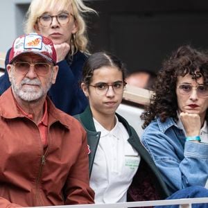 Eric Cantona et sa femme Rachida Brakni ont amené leur fille Selma assister aux matchs de Roland-Garros

Eric Cantona et sa femme Rachida Brakni, leur fille Selma en tribunes lors des Internationaux de France de Tennis de Roland Garros 2025, à Paris, France, le 7 juin 2025. © Cyril Moreau/Bestimage