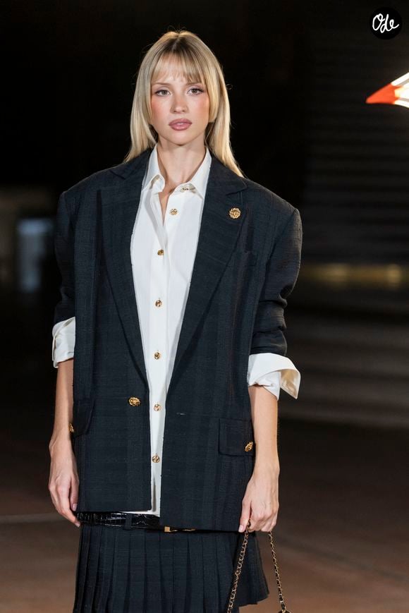 Angèle au Défilé Chanel, Collection Prêt-à-porter Printemps / Eté 2027 dans le cadre de la Fashion Week de Paris, le 5 Octobre 2026. 

© Olivier Borde/Bestimage