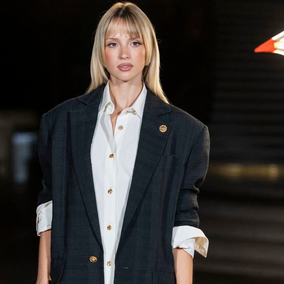 Angèle au Défilé Chanel, Collection Prêt-à-porter Printemps / Eté 2027 dans le cadre de la Fashion Week de Paris, le 5 Octobre 2026. 

© Olivier Borde/Bestimage