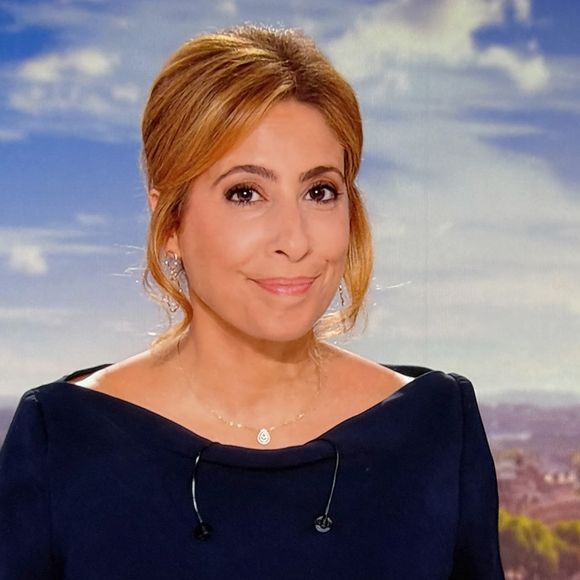 Léa Salamé présente son premier journal de 20 heures sur France 2 le 1er septembre 2025.

© Alain Guizard / Bestimage