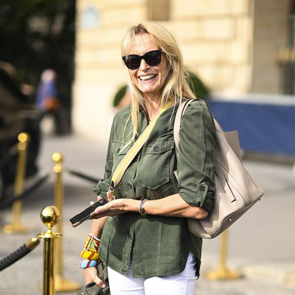 Exclusif - Estelle Lefébure à la sortie de l'hôtel Crillon à Paris, lors de la fashion week. Le 28 septembre 2023.

©Bestimage