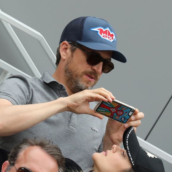 "Dans ce que vit Louis XVI, quel serait pour vous le plus intolérable: être dépossédé de tout ? Être séparé de celle que vous aimez ? De vos enfants ?"

Marion Cotillard et son compagnon Guillaume Canet, Jean Dujardin - People dans les tribunes lors de la finale messieurs des internationaux de France de tennis de Roland Garros 2019 à Paris le 9 juin 2019. © Jacovides-Moreau/Bestimage