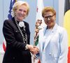 Ces déplacements exigeants, mêlant longues préparations, agendas très chargés et décalages horaires, sont devenus trop lourds à assumer pour la princesse de 63 ans. 

La princesse Astrid de Belgique et la maire de Los Angeles Karen Bass avant une réunion de travail avec les représentants de LA28 au Musée de l'Académie à Los Angeles, dans le cadre d'une mission économique sur la côte ouest des Etats-Unis, le jeudi 9 octobre 2025. La mission économique belge aux Etats-Unis se déroule du 4 au 12 octobre. Photo by ABACAPRESS.COM