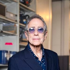 Exclusif - Alain Chamfort - Backstage de l’émission “Unis pour Mayotte” diffusée en direct sur France 2, qui a permis de récolter plus de 5 millions de dons le 17 décembre 2024.

© Pierre Perusseau / Bestimage