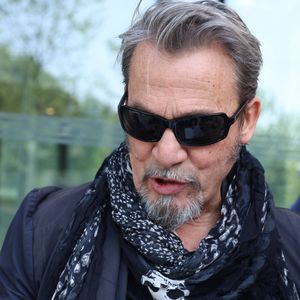 Florent Pagny quitte les studios RTL à Neuilly-sur-Seine le 2 Mai 2025. © Denis Guignebourg/BestImage