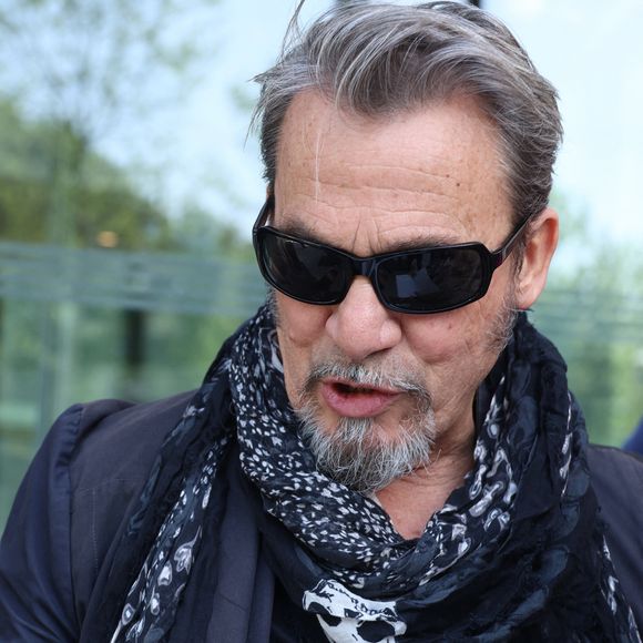 Florent Pagny quitte les studios RTL à Neuilly-sur-Seine le 2 Mai 2025. © Denis Guignebourg/BestImage