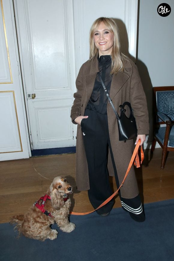 Elle a été réveillée par les grognements inhabituels de son chien.

Bérengère Krief et son chien Joe lors de la cérémonie des nommés à la 36ème Nuit des Molières au Ministère de la Culture à Paris, France, le 17 Avril 2025. © Bertrand Rindoff/Bestimage