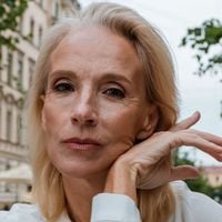 Comment prendre soin de ses cheveux pendant la ménopause pour éviter qu'ils ne perdent en densité ou en volume ?