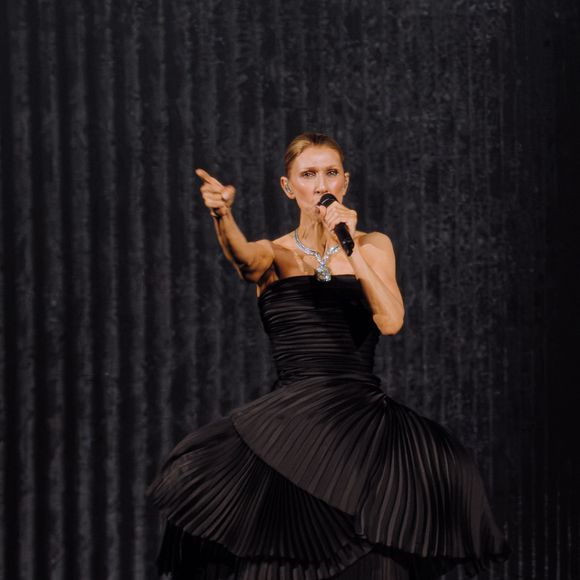 Celine Dion, tenue et bijoux Boucheron, lors de son premier concert à la Plénitude Arena à Paris La Défense le 12 septembre 2026. 

Photo : Agence / Bestimage