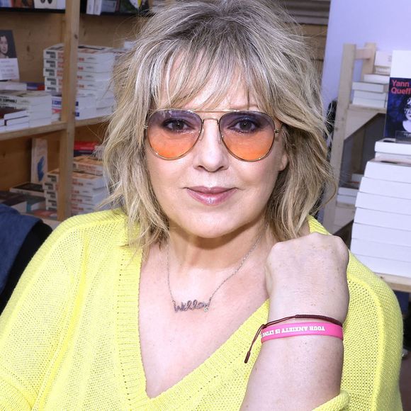 Elle a vécu avec ses parents, immigrés italiens, près du château de Versailles.

Laurence Boccolini - Festival du Livre de Paris 2025 au Grand Palais à Paris le 12 avril 2025.
© Cédric Perrin / Bestimage