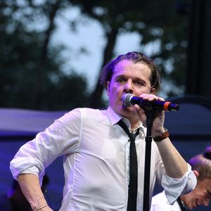 Le chanteur est né dans l'Essonne

Les chanteurs Adèle Castillon, Passi et Benabar se produisent pour célébrer Bastille Day avec le Consulat français de New York à Central Park, NY le 13 juillet 2023. Photo par Charles Guerin/ABACAPRESS.COM