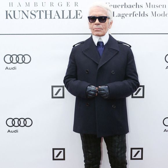 Le créateur de mode Karl Lagerfeld arrive à l'ouverture de l'exposition " Feuerbach's Muses - Lagerfeld's Models " à Hambourg, Allemagne, 22 février 2014. Photo Bodo Marks/DPA/ABACAPRESS.COM
