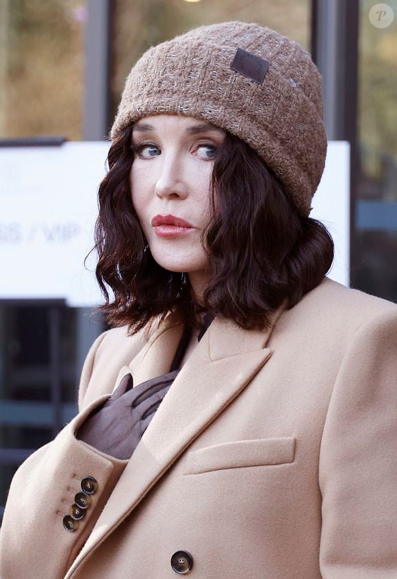 Isabelle Adjani au défilé Stella McCartney Collection Prêt-à-Porter Automne/Hiver 2025-2026 lors de la Fashion Week de Paris, le 5 mars 2025.

Photo : Christophe Aubert / Bestimage