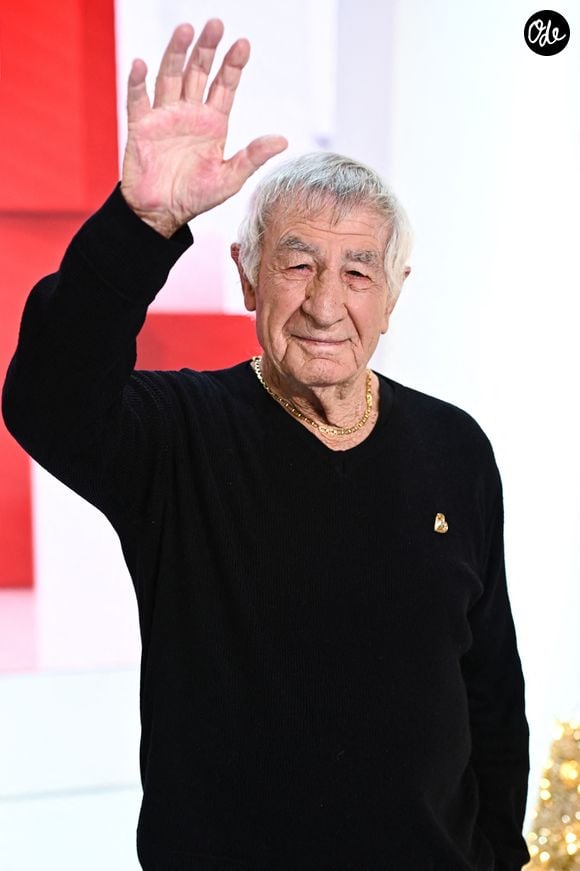 Le chanteur est mort à 94 ans.
Exclusif - Antoine Ciosi - Enregistrement de l'émission "Vivement dimanche" au studio Gabriel, présentée par M.Drucker, diffusée sur France 3 le 18 décembre 2022. © Guillaume Gaffiot / Bestimage
