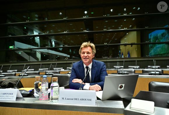 Il a également profité de cette prise de parole pour défendre son style d'interview à l'antenne, préférant la bienveillance à la recherche systématique du clash.

Audition de Laurent Delahousse, journaliste et présentateur de télévision, par la commission d'enquête "Audiovisuel public" à l'Assemblée Nationale à Paris, France, le 2 février 2026. © Christian Liewig/Bestimage