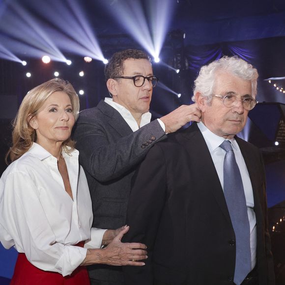 Claire Chazal, Dany Boon, Michel Boujenah - Backstage de l'enregistrement de l'émission "Le grand échiquier, Spéciale Raymond Devos", présentée par C.Chazal et M.Boujenah, et diffusée le 11 juillet sur France 2

© Jack Tribeca / Bestimage