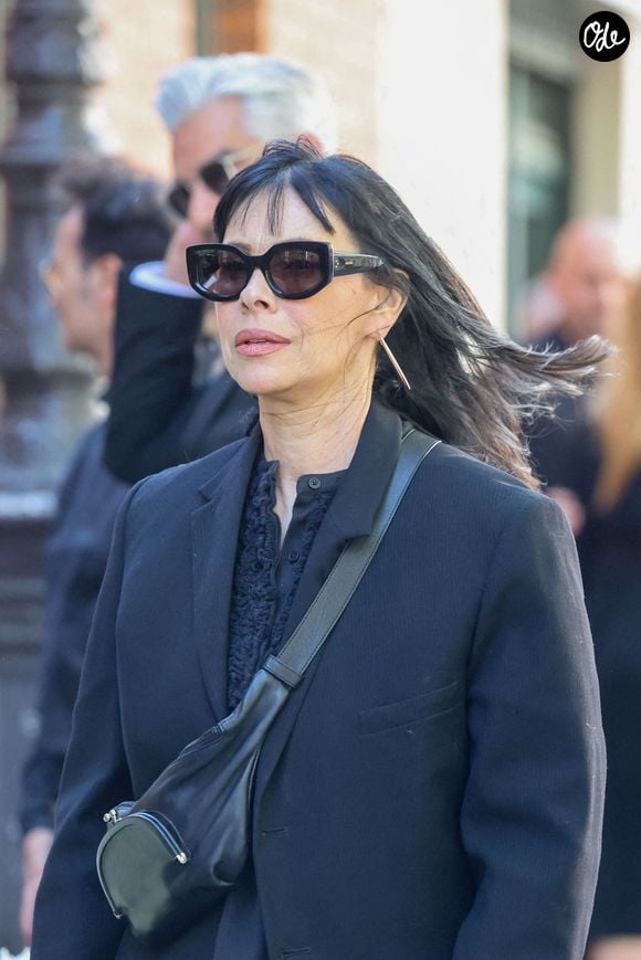 Mathilda May - Arrivées aux obsèques de Nadia Farès en l'église Saint-Jean-de-Montmartre à Paris, le 24 avril 2026.