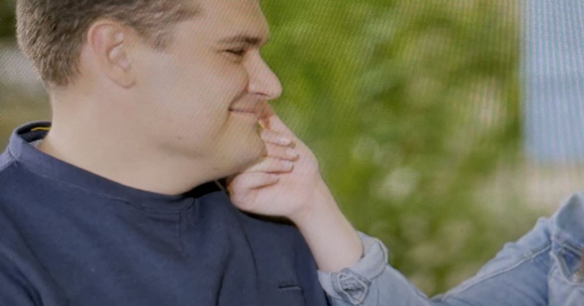 Mathieu (L'amour est dans le pré) n'est plus vierge : avec Clémence, il ...