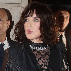 Isabelle Adjani - Arrivées au défilé Messika lors de la Paris Fashion Week à Paris, le 26 septembre 2024. © Christophe Clovis / Jack Tribeca / Bestimage