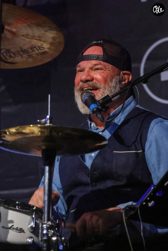 Le groupe "Chef & The Gang" du chef Philippe Etchebest en concert au profit des sinistrés des incendies en Gironde, en lien avec le Secours Populaire Français et organisé par Marc Dalla Samba, lui-même lourdement touché par les incendies, le 30 août 2026 à Lacanau-Océan en Gironde ©Jean-Marc LHOMER/Bestimage