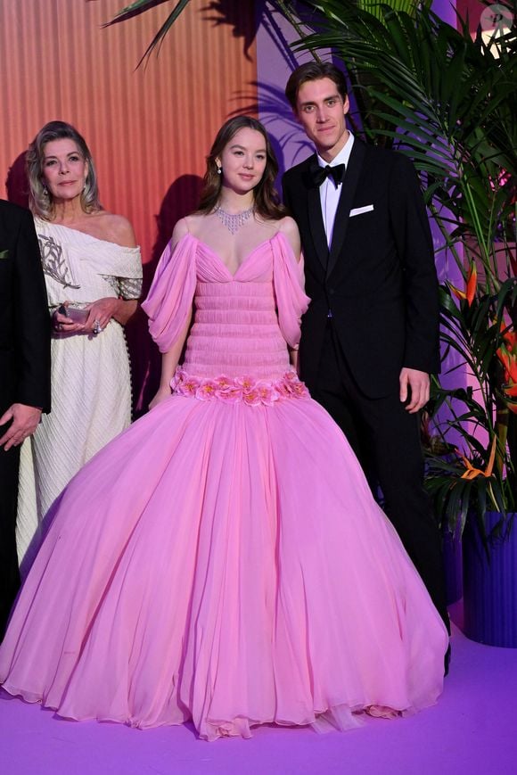 No Tabloïds - La princesse Caroline de Hanovre, la princesse Alexandra de Hanovre et son compagnon Ben Sylvester Strautmann durant la 69ème édition du Bal de la Rose dans la Salle des Étoiles du Sporting Monte-Carlo à Monaco, le 29 mars 2025.
Cette année encore, c'est Christian Louboutin qui est le directeur artistique de l'événement dont le thème est "Sunset Bal" dans un décor qui a plongé les invités dans les Caraibes. © Bruno Bebert / Pool Monaco / Bestimage