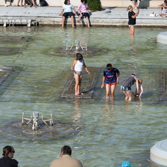 La France est frappée par la canicule

Les Jardins du Trocadéro - Illustrations de la canicule à Paris