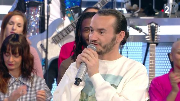 Benoît de "N'oubliez pas les paroles" présente sa soeur, dans l'émission du 8 janvier 2025