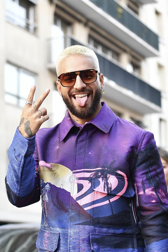 Exclusif - Maluma (chanteur de reggaeton colombien, qui sera au casting du film "Marry me" avec J.Lopez en 2022) va déjeuner dans un restaurant à Paris, France, le 6 mars 2022. Da Silva-Perusseau/bestimage