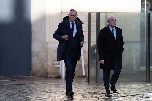 Le chef du parti de droite français "Horizons" et maire du Havre Édouard Philippe et le président du groupe parlementaire Horizons & Indépendants Laurent Marcangeli arrivent pour assister à une réunion avec le Premier ministre français, le président de l'Assemblée nationale française, le président du Sénat et les dirigeants des partis à l'exception de La France Insoumise (LFI) et du Rassemblement National (RN), pour finaliser le nouveau gouvernement à l'Hôtel Matignon à Paris, France, le 19 décembre 2024. Photo par Raphael Lafargue/ABACAPRESS.COM