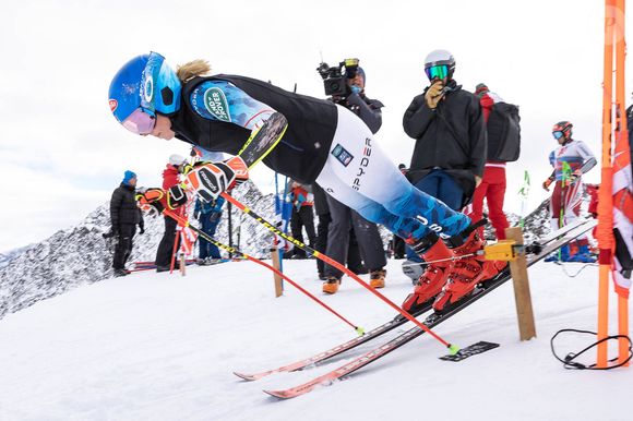 “Si tu voyais tout le monde qu’il y a là pour toi !”, s’est exclamée l’une des sœurs de Margot Simond

Entraînement avant la coupe du monde de ski alpin à Solden (Autriche) qui se déroulera les 17 et 18 octobre 2021. 
© Imago / Panoramic / Bestimage