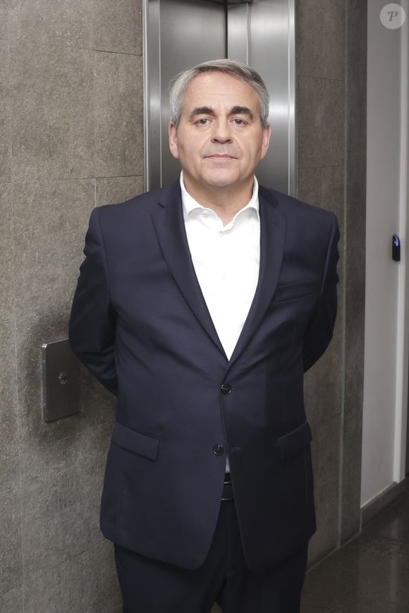 "Les Hauts-de-France sont fiers de leur candidate et continueront à la soutenir jusqu’à la victoire"", a-t-il notamment écrit

Exclusif - Xavier Bertrand sur le plateau de l’émission « Face aux territoires » présentée pa C.Viguier dans les studios de TV5 Monde à Paris, France, le 14 novembre 2024. © Jack Tribeca/Bestimage