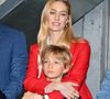 De son côté, Beatrice Borromeo a également opté pour une chemise blanche et un jean assorti. Une jolie veste rouge est venue apporter une touche colorée, non sans rappeler la fameuse couleur indissociable de l’écurie Ferrari. 

Jacky Ickx, l'ancien champion de Formule 1, a ouvert la Cavallino Classic Monaco Ferrari Parade au volant de la mythique Ferrari 312 F1 de 1968, durant le dernier jour du Grand Prix de Monaco Historique 2026, où il était encouragé par sa femme Khadja Nin accompagné par Pierre Casiraghi, son épouse Béatrice Borroméo et leurs enfants Stefano et Francisco le 26 avril 2026. © Bruno Bebert / Bestimage