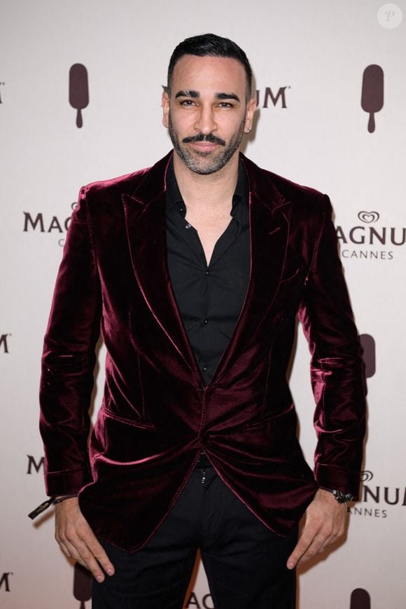 À 39 ans, Adil Rami est encore très attaché à sa maman.

Adil Rami participe au Photocall de la Magnum Party à la plage Magnum à Cannes, dans le cadre du 78ème Festival de Cannes. Photo par Nicolas Genin/ABACAPRESS.COM