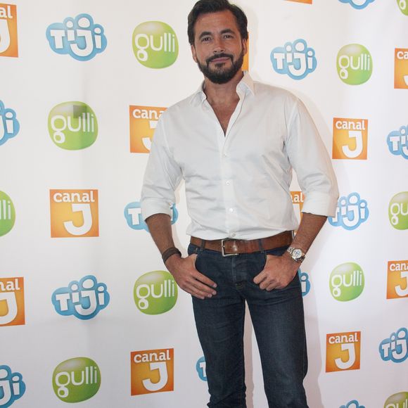 Olivier Minne au photocall de la rentrée TV des chaînes Canal J, Gulli et Tiji, au restaurant "La Gare" à Paris, le 30 juin 2016.
© Pierre Perusseau/Bestimage