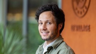Vianney : des mois à construire seul sa cabane au cœur de la forêt, avant de dévoiler ce nouveau projet qui lui tient tant à cœur