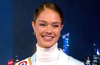 Hinaupoko Devèze a fondu en larmes après l'arrivée d'Ahmed Sylla sur le plateau de la chaîne TV5Monde le dimanche 15 février 2025.
Crédit : TV5Monde/YouTube