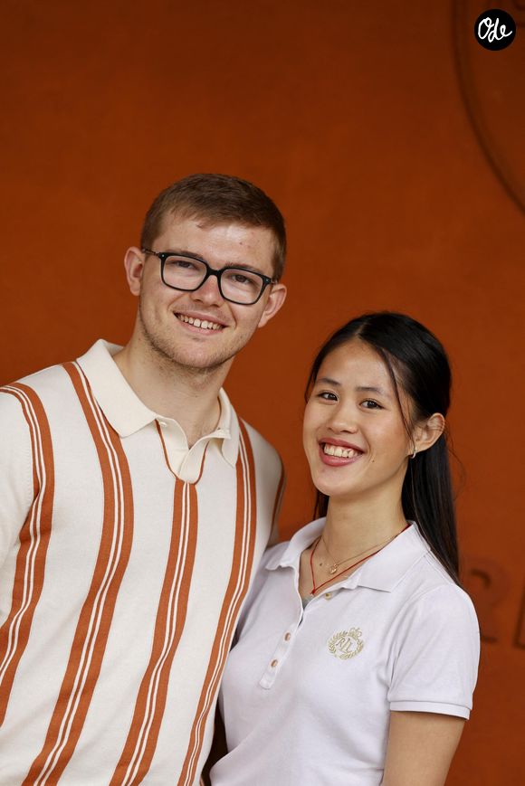 Alexis Lebrun et Melody Sok - Les célébrités au photocall du village lors des Internationaux de France de Tennis de Roland Garros 2026. Paris, le 31 mai 2026. © Jacovides / Bestimage