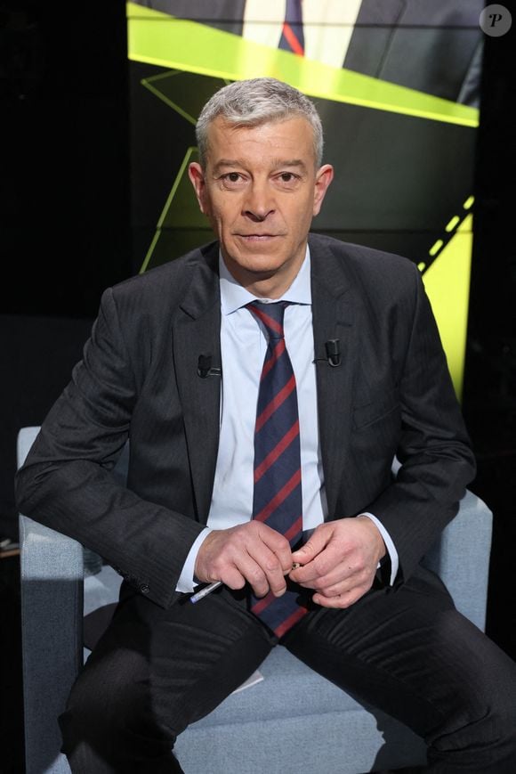 Exclusif -  Nicolas Doze apparaît pour une interview sur BFM TV le 18 novembre 2024 à Paris, France. Photo de Jerome Dominé/ABACAPRESS.COM